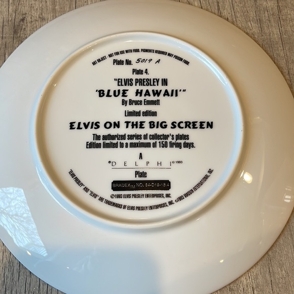 Elvis Presley Blue Hawaii Plate - Picture 3 of 7
